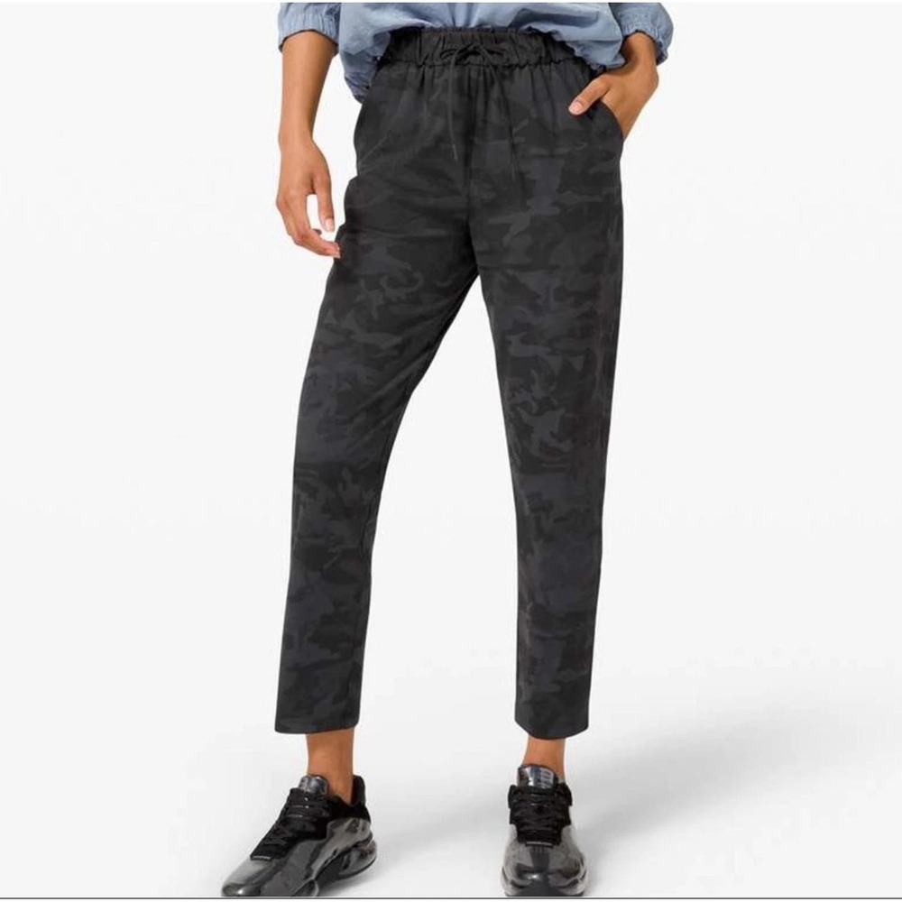 Lululemon Pants Womens Sz 4 Keep Moving Black Camouflage‎ Loose Fit Paper bag